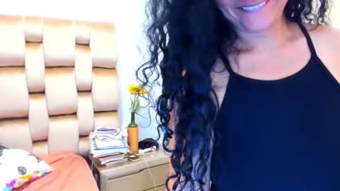 Snapshot of emperatriztapia chatting on June 10, 2026, 1:43 pm emperatriztapia online show from June 10, 2026, 1:43 pm