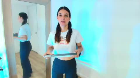 EMY FERRER online show from April 11, 2026, 3:33 am
