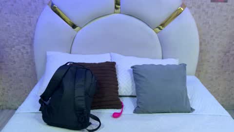 Emy  online show from November 14, 2025, 11:42 am