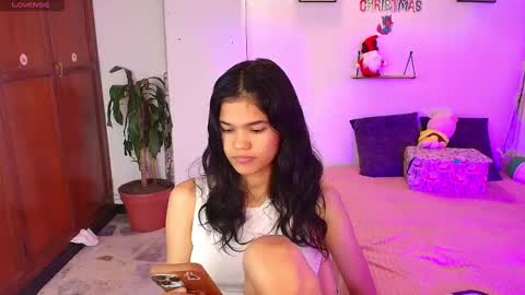 emycarver09 online show from December 1, 2025, 11:48 am