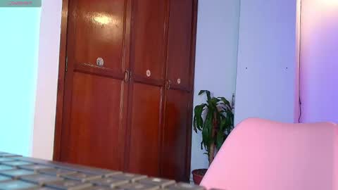 emycarver09 online show from December 15, 2025, 11:47 am