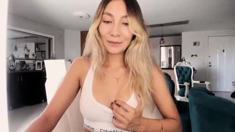 emyconneer online show from November 11, 2025, 5:57 pm