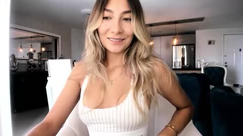 emyconneer online show from January 7, 2026, 4:09 pm