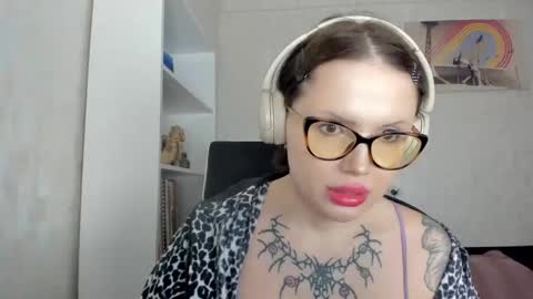 emydeliro online show from April 17, 2026, 5:49 pm