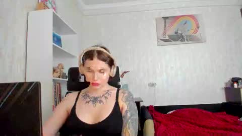 emydeliro online show from May 4, 2026, 1:18 pm
