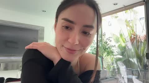 Eimi3 online show from April 3, 2026, 9:35 pm