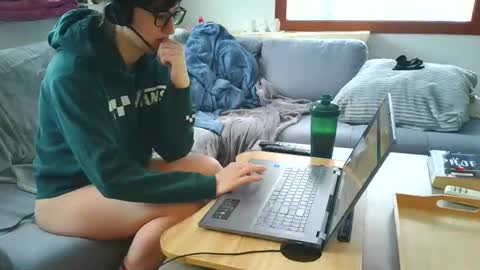 emyxxl online show from February 17, 2026, 1:29 pm