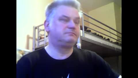 Snapshot of englishguysurrey chatting on January 1, 2025, 8:45 am englishguysurrey online show from January 1, 2025, 8:45 am