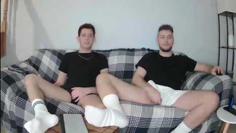 Englishladxxx online show from March 9, 2026, 8:35 pm
