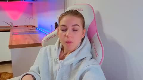 enjoyeverymoment_ online show from March 23, 2026, 7:07 pm