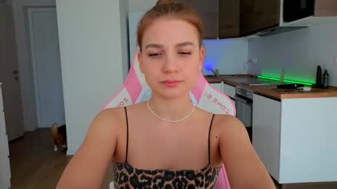 enjoyeverymoment_ online show from March 27, 2026, 9:21 am