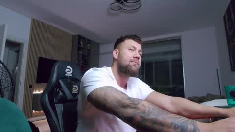 Erik online show from February 9, 2026, 8:02 pm