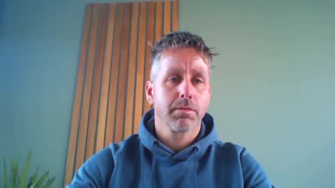 Snapshot of enzoenzo7 chatting on February 19, 2025, 11:06 am Enzos Massive Cock online show from February 19, 2025, 11:06 am