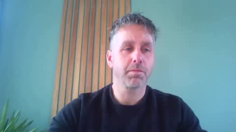 Snapshot of enzoenzo7 chatting on March 5, 2025, 9:05 am Enzos Massive Cock online show from March 5, 2025, 9:05 am