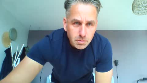 Snapshot of enzoenzo7 chatting on September 27, 2025, 10:20 am Enzos Massive Cock online show from September 27, 2025, 10:20 am