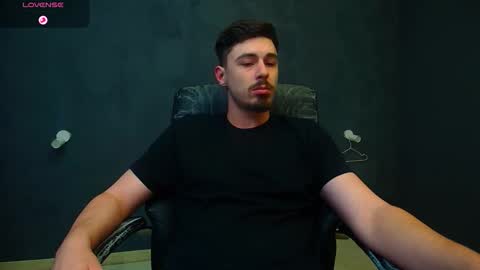 EnzoRace online show from November 19, 2025, 6:02 am