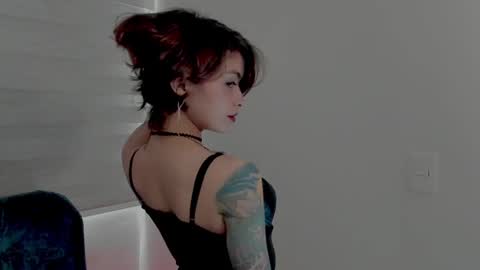 Snapshot of ephemeral_hot chatting on February 21, 2025, 1:55 pm Leyla online show from February 21, 2025, 1:55 pm