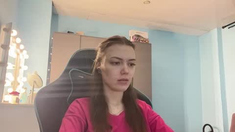 Lily online show from March 19, 2026, 2:15 am