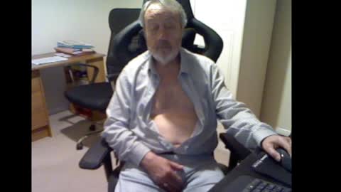 erasmus_d online show from December 5, 2024, 6:00 pm