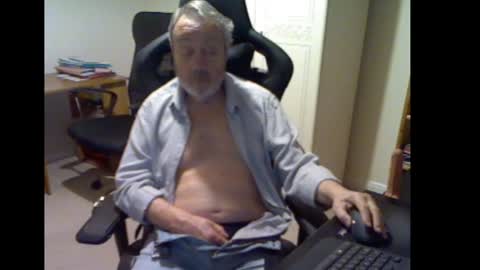 erasmus_d online show from January 9, 2025, 6:36 pm