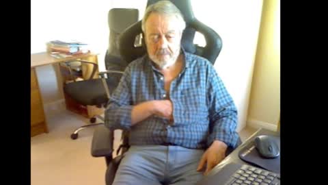 erasmus_d online show from October 11, 2025, 4:27 pm