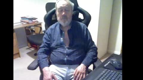 erasmus_d online show from February 23, 2026, 6:05 pm