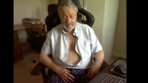 erasmus_d online show from May 26, 2026, 10:55 am