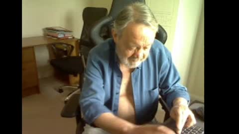 erasmus_d online show from June 1, 2026, 5:03 pm