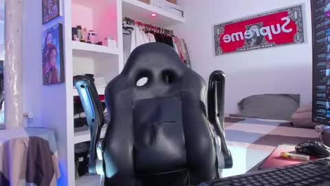 Tht BOSS Eren online show from September 27, 2025, 4:17 am