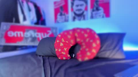 Tht BOSS Eren online show from December 14, 2025, 2:39 am