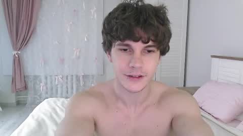 Snapshot of eric_crush chatting on April 22, 2026, 3:53 am Eric Crush online show from April 22, 2026, 3:53 am