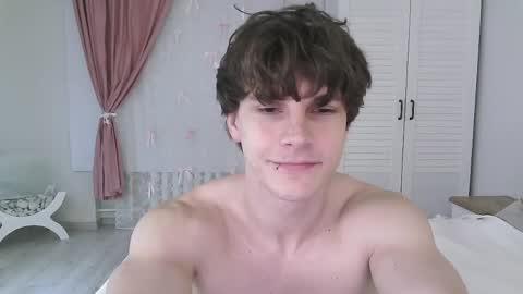 Snapshot of eric_crush chatting on May 12, 2026, 4:20 am Eric Crush online show from May 12, 2026, 4:20 am
