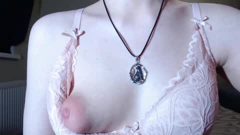 Erica online show from April 18, 2026, 3:05 pm