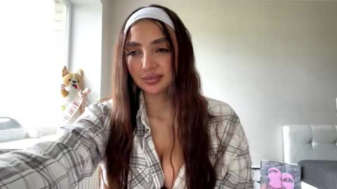 Snapshot of ericwiuff chatting on May 15, 2026, 6:42 am Vanessa online show from May 15, 2026, 6:42 am