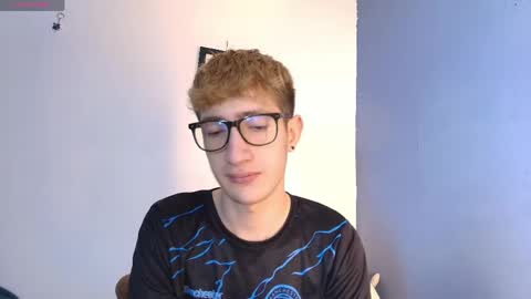 Snapshot of erik_golden_ chatting on May 1, 2026, 8:02 pm I am Erik online show from May 1, 2026, 8:02 pm