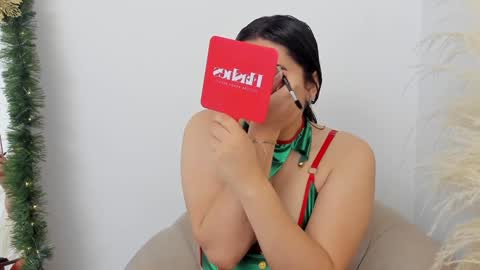 Snapshot of erika_mendez1 chatting on December 24, 2024, 7:44 pm Erika Mendez online show from December 24, 2024, 7:44 pm