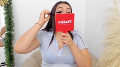 Snapshot of erika_mendez1 chatting on December 27, 2024, 8:28 pm Erika Mendez online show from December 27, 2024, 8:28 pm