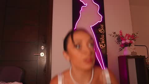 Snapshot of erikabee chatting on October 9, 2025, 8:07 pm Venus Skye online show from October 9, 2025, 8:07 pm