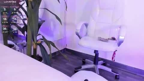 Eri  online show from October 21, 2025, 8:20 pm