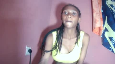 Snapshot of erinah05 chatting on August 9, 2026, 6:35 pm erinah05 online show from August 9, 2026, 6:35 pm