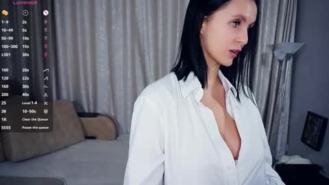 Erline and Monica online show from November 16, 2025, 7:19 pm