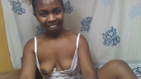 Snapshot of erolinee chatting on October 28, 2025, 5:55 am erolinee online show from October 28, 2025, 5:55 am