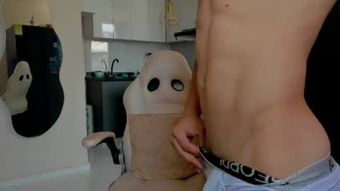 Snapshot of eros_becker_ chatting on August 5, 2026, 4:54 pm eros_becker_ online show from August 5, 2026, 4:54 pm