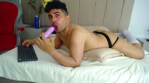 Snapshot of eros_kai chatting on October 18, 2025, 5:10 am Eros Kai online show from October 18, 2025, 5:10 am