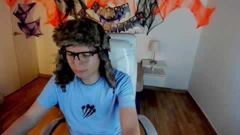 Snapshot of eross_guyy chatting on October 18, 2025, 4:04 am Camilo online show from October 18, 2025, 4:04 am