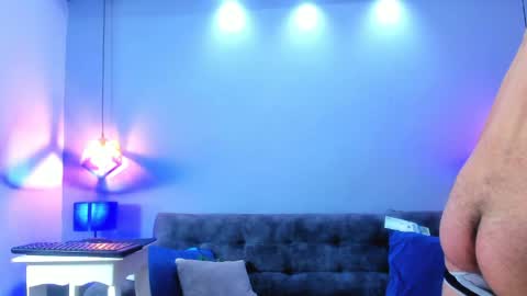 Snapshot of eross_santy chatting on April 30, 2026, 9:41 pm Eross online show from April 30, 2026, 9:41 pm