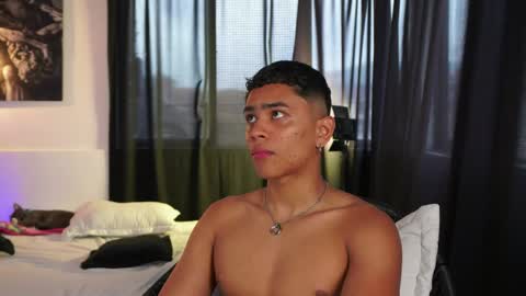 Snapshot of eroswild_ chatting on April 30, 2026, 7:53 pm Eros Wild online show from April 30, 2026, 7:53 pm