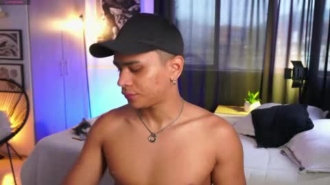 Snapshot of eroswild_ chatting on May 10, 2026, 8:25 pm Eros Wild online show from May 10, 2026, 8:25 pm
