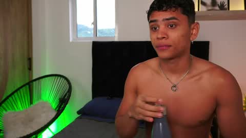 Snapshot of eroswild_ chatting on June 7, 2026, 9:29 pm Eros Wild online show from June 7, 2026, 9:29 pm