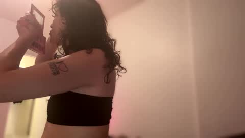 Snapshot of erotica_angel chatting on September 14, 2025, 4:00 am Nikki Erotica online show from September 14, 2025, 4:00 am